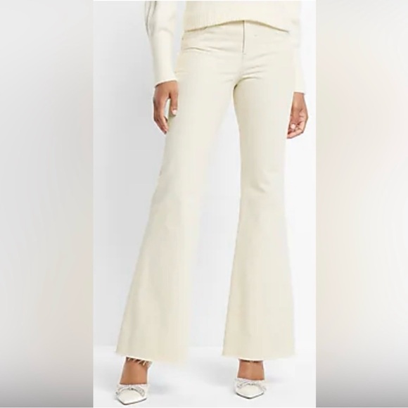 EXPRESS 70s’ Flare Jeans Ivory Mid-Rise NWT Size 4 - Picture 1 of 7